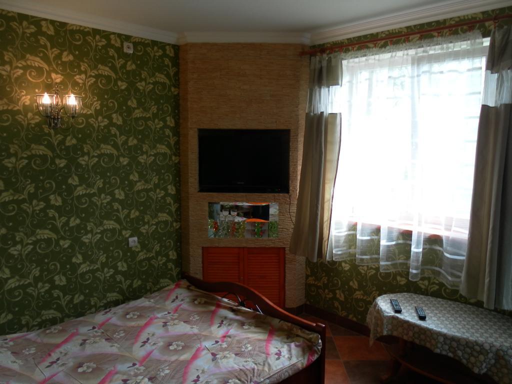 Guest House Svoyaky Gomel Habitación foto