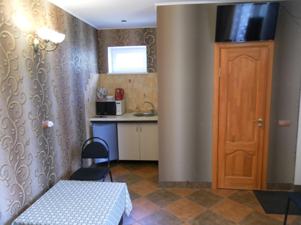 Guest House Svoyaky Gomel Habitación foto