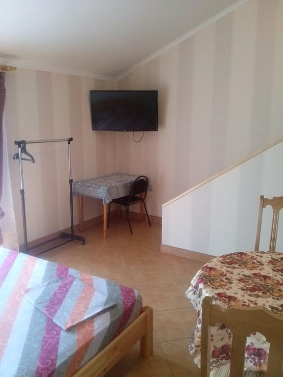 Guest House Svoyaky Gomel Habitación foto
